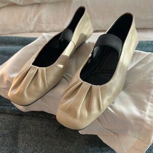 Massimo Dutti flats size 8 barely worn